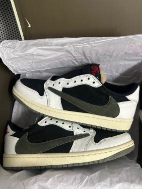 Travis Scott 1s